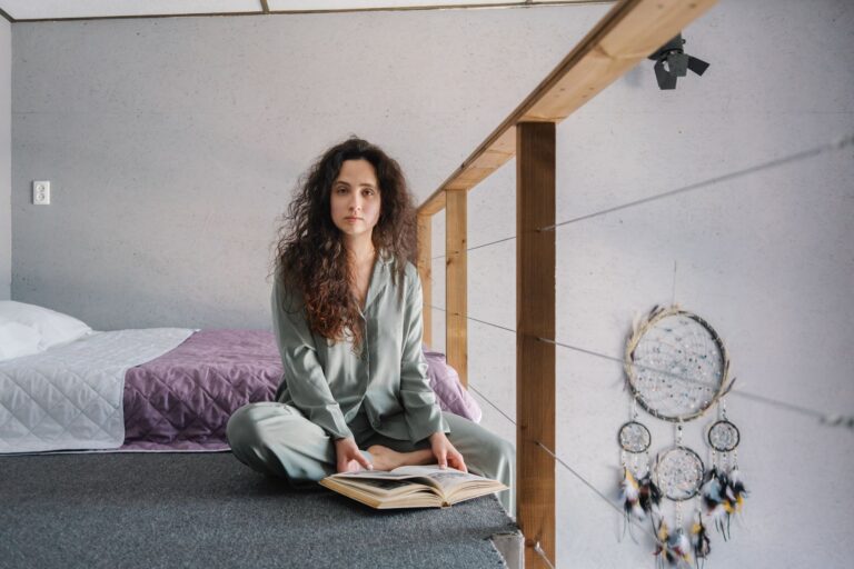 Dream Interpretation Psychology Vs Spiritual — Insights Worth Reading (2026) - TheDreamFiles
